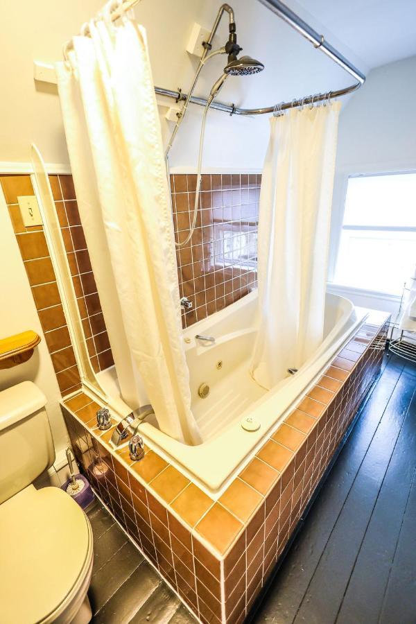 The Lunenburg Inn Екстериор снимка